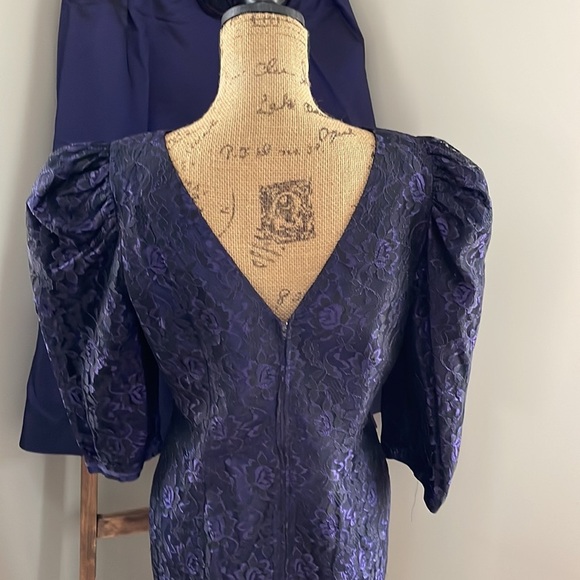 Beautiful vintage dress. Dark purple. Dress w/skirt that is detachable. - Picture 5 of 14